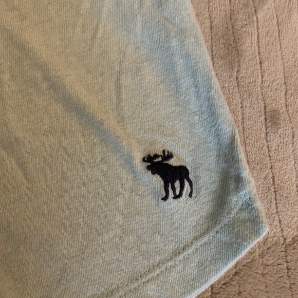 ✨3 for $25✨ Abercrombie & Fitch v-neck - Picture 4 of 7